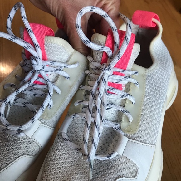 Steve Madden Gauri 1S1 Low Fashion Sneakers white hot pink shoes Womens Size 8.5 - Picture 9 of 11